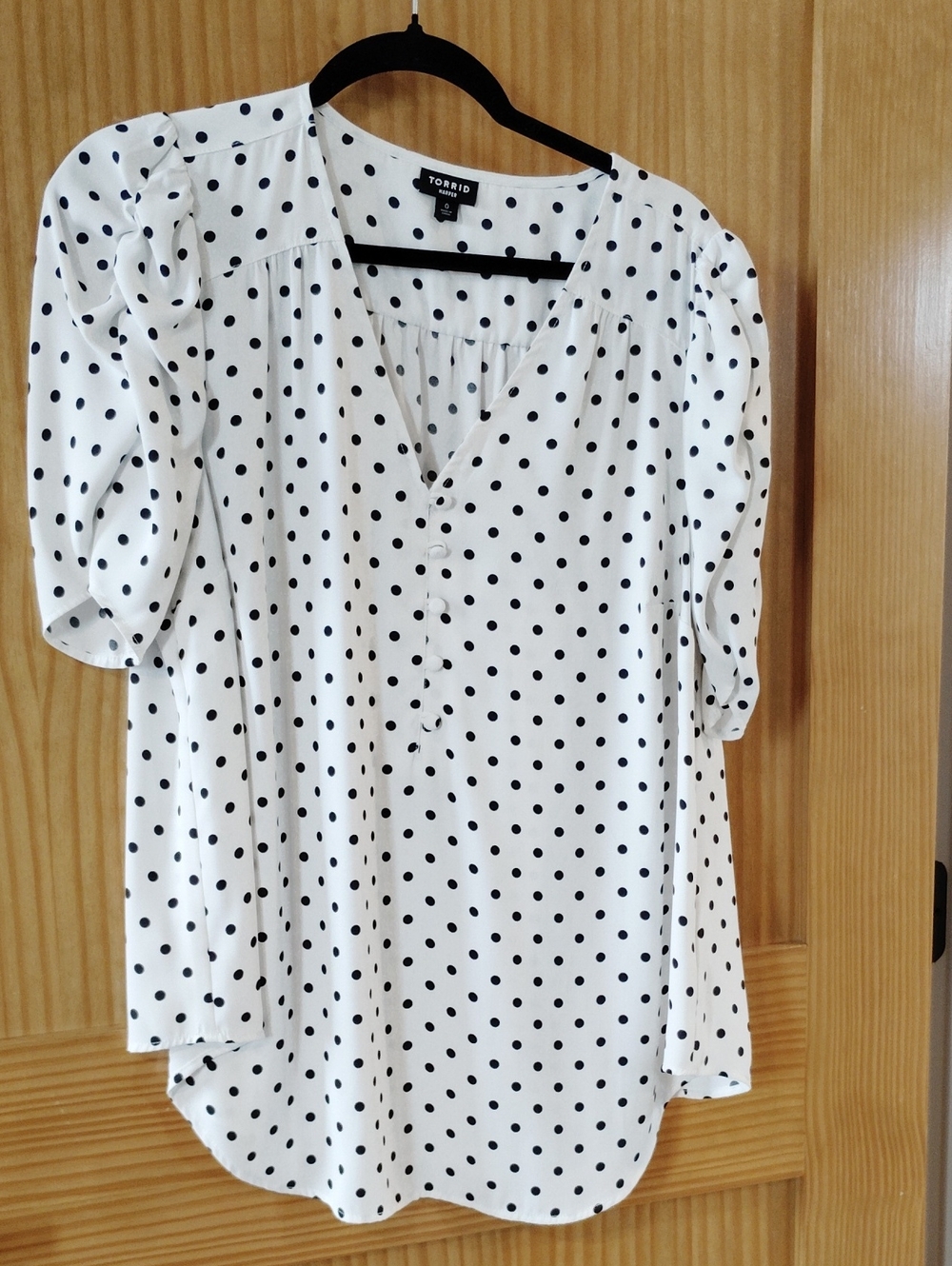 Size 0 Harper torrid White Blouse with Black Polka Dots